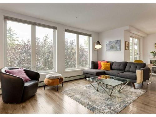 201-1920 11 Avenue Sw, Calgary, AB - Indoor Photo Showing Living Room