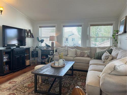 3084-35468 Range Road 30, Rural Red Deer County, AB - Indoor Photo Showing Living Room