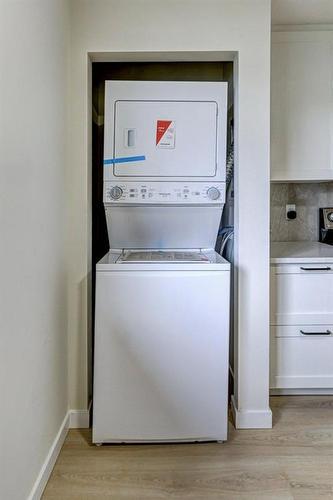 509 & 511 34 Avenue Ne, Calgary, AB - Indoor Photo Showing Laundry Room