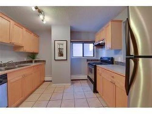 201-1334 12 Avenue Sw, Calgary, AB - Indoor Photo Showing Kitchen