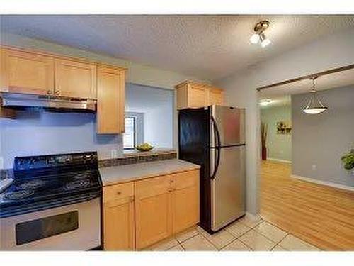 201-1334 12 Avenue Sw, Calgary, AB - Indoor Photo Showing Kitchen