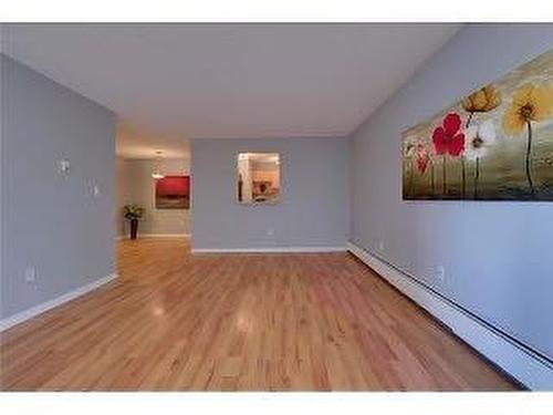 201-1334 12 Avenue Sw, Calgary, AB - Indoor Photo Showing Other Room