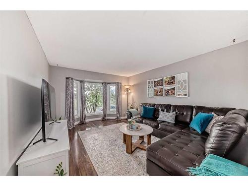 68 Templeby Way Ne, Calgary, AB - Indoor Photo Showing Living Room