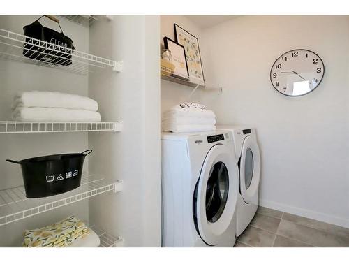 440 Tekarra Drive Nw, Calgary, AB - Indoor Photo Showing Laundry Room