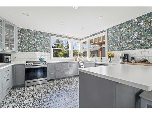 423 7 Street Sw, High River, AB - Indoor Photo Showing Kitchen