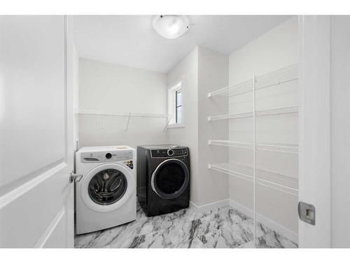 921 Bayview Heights Sw, Airdrie, AB - Indoor Photo Showing Laundry Room