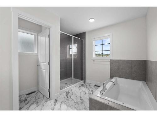 921 Bayview Heights Sw, Airdrie, AB - Indoor Photo Showing Bathroom