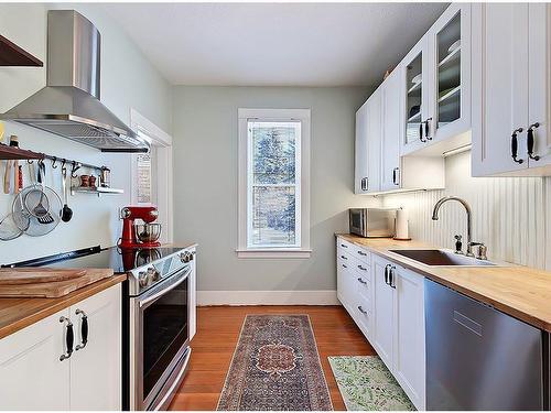 725 Macleod Trail Sw, High River, AB - Indoor Photo Showing Kitchen