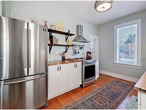 725 Macleod Trail Sw, High River, AB - Indoor Photo Showing Kitchen