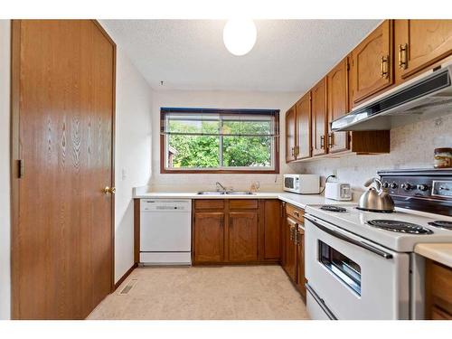 240 Doverglen Place Se, Calgary, AB - Indoor Photo Showing Kitchen With Double Sink