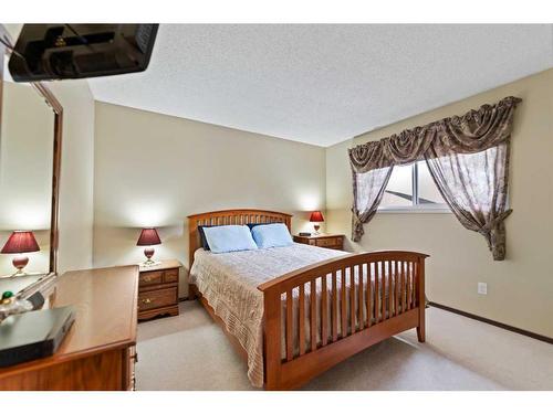 240 Doverglen Place Se, Calgary, AB - Indoor Photo Showing Bedroom