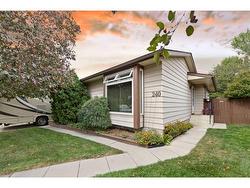 240 Doverglen Place SE Calgary, AB T2B 2P7