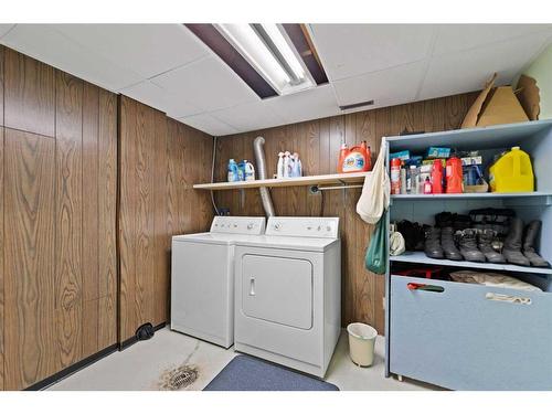 240 Doverglen Place Se, Calgary, AB - Indoor Photo Showing Laundry Room