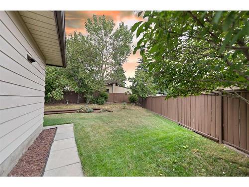 240 Doverglen Place Se, Calgary, AB - Outdoor