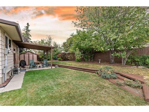 240 Doverglen Place Se, Calgary, AB - Outdoor