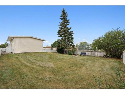 405 1 Avenue Ne, Airdrie, AB - Outdoor