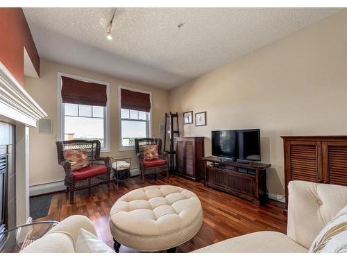 5204-14645 6 Street Sw, Calgary, AB - Indoor Photo Showing Living Room