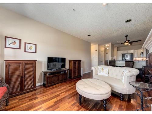 5204-14645 6 Street Sw, Calgary, AB - Indoor Photo Showing Living Room