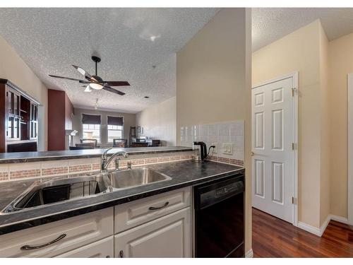 5204-14645 6 Street Sw, Calgary, AB - Indoor Photo Showing Kitchen With Double Sink