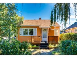 725 18 Avenue NW Calgary, AB T2M 0V2