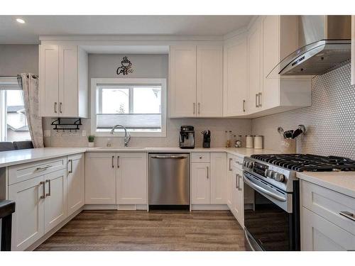 1360 Lackner Boulevard, Carstairs, AB - Indoor Photo Showing Kitchen