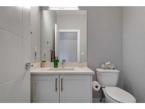 1360 Lackner Boulevard, Carstairs, AB - Indoor Photo Showing Bathroom