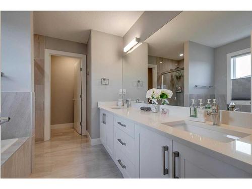 1360 Lackner Boulevard, Carstairs, AB - Indoor Photo Showing Bathroom