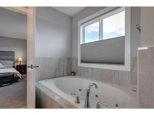 1360 Lackner Boulevard, Carstairs, AB - Indoor Photo Showing Bathroom