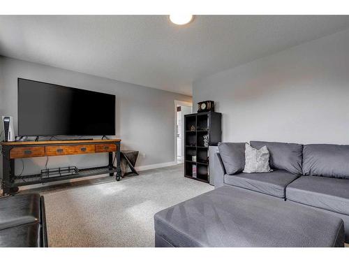 1360 Lackner Boulevard, Carstairs, AB - Indoor Photo Showing Living Room