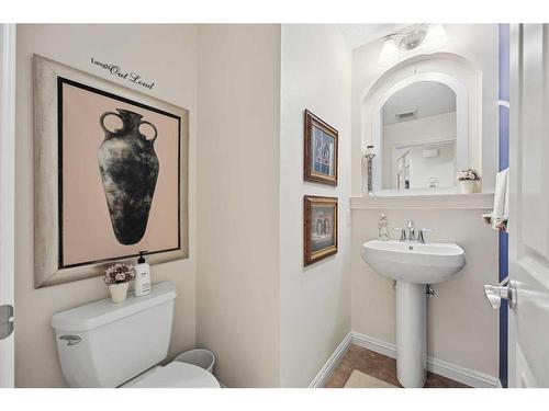 55 Everbrook Link Sw, Calgary, AB - Indoor Photo Showing Bathroom