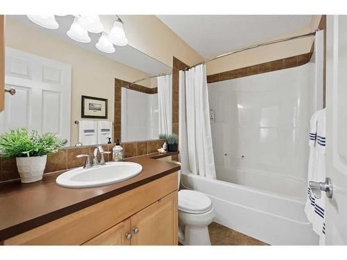 55 Everbrook Link Sw, Calgary, AB - Indoor Photo Showing Bathroom