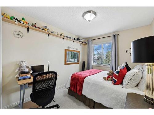 55 Everbrook Link Sw, Calgary, AB - Indoor Photo Showing Bedroom