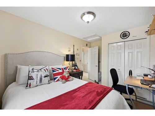 55 Everbrook Link Sw, Calgary, AB - Indoor Photo Showing Bedroom