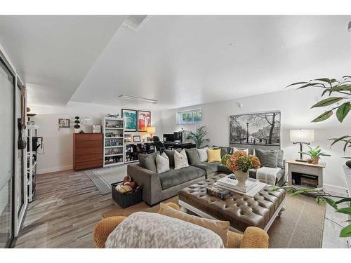 55 Everbrook Link Sw, Calgary, AB - Indoor Photo Showing Living Room