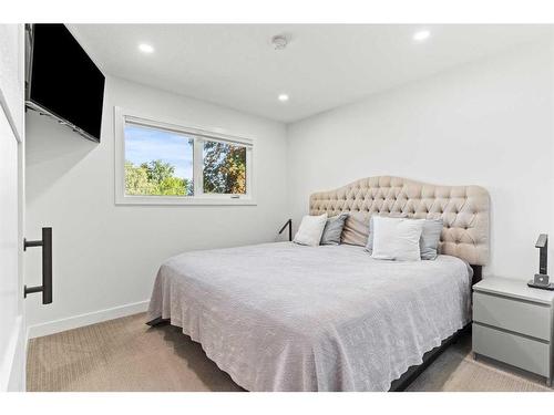 1148 Southglen Drive Sw, Calgary, AB - Indoor Photo Showing Bedroom