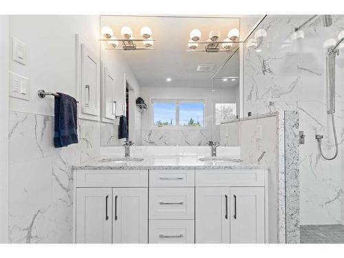 1148 Southglen Drive Sw, Calgary, AB - Indoor Photo Showing Bathroom