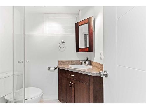 1148 Southglen Drive Sw, Calgary, AB - Indoor Photo Showing Bathroom