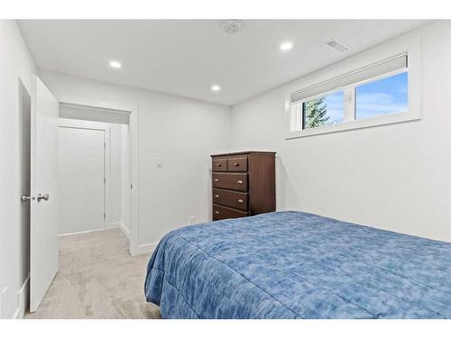 1148 Southglen Drive Sw, Calgary, AB - Indoor Photo Showing Bedroom