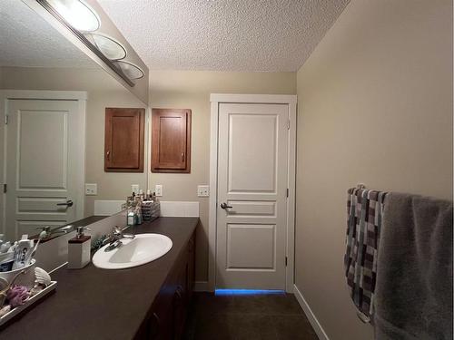 1215-211 Aspen Stone Boulevard Sw, Calgary, AB - Indoor Photo Showing Bathroom