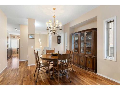 41-72 Millside Drive Sw, Calgary, AB - Indoor Photo Showing Dining Room