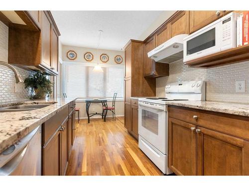 41-72 Millside Drive Sw, Calgary, AB - Indoor Photo Showing Kitchen