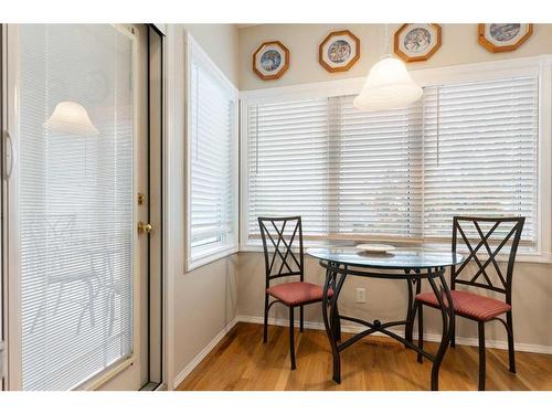 41-72 Millside Drive Sw, Calgary, AB - Indoor Photo Showing Dining Room