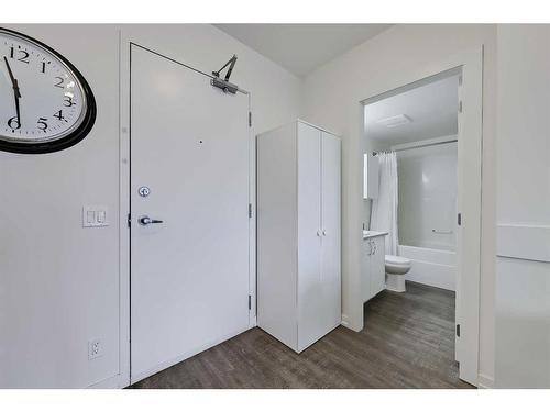 611-450 8 Avenue Se, Calgary, AB - Indoor Photo Showing Other Room