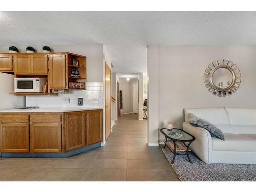 217 Riverwood Close Se, Calgary, AB - Indoor Photo Showing Kitchen