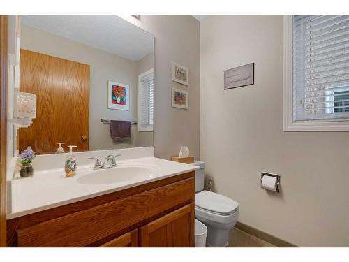 217 Riverwood Close Se, Calgary, AB - Indoor Photo Showing Bathroom