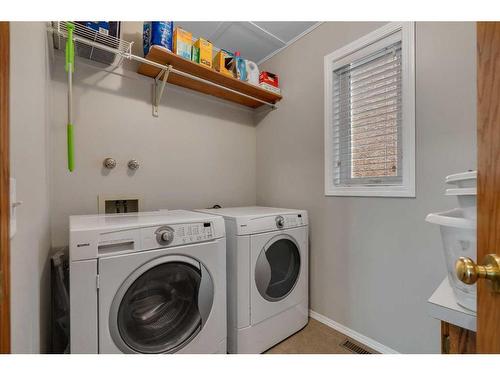 217 Riverwood Close Se, Calgary, AB - Indoor Photo Showing Laundry Room