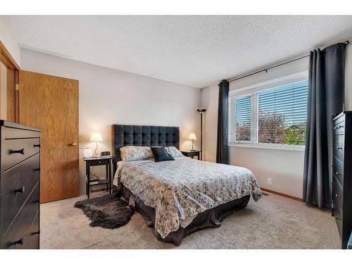 217 Riverwood Close Se, Calgary, AB - Indoor Photo Showing Bedroom