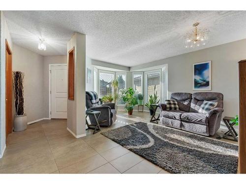 217 Riverwood Close Se, Calgary, AB - Indoor Photo Showing Living Room