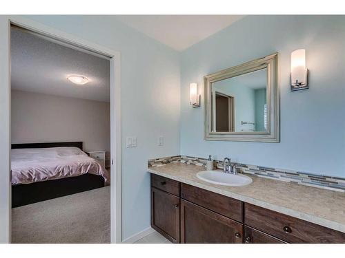 85 Aspenshire Crescent Sw, Calgary, AB - Indoor Photo Showing Bathroom