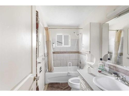 1333 - 39 Street Se, Calgary, AB - Indoor Photo Showing Bathroom